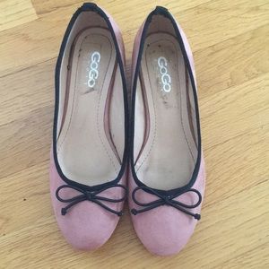 Pink short heels with black bow